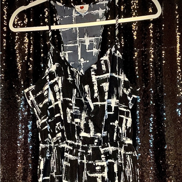 One Clothing Black and White Abstract Dress - Picture 1 of 7
